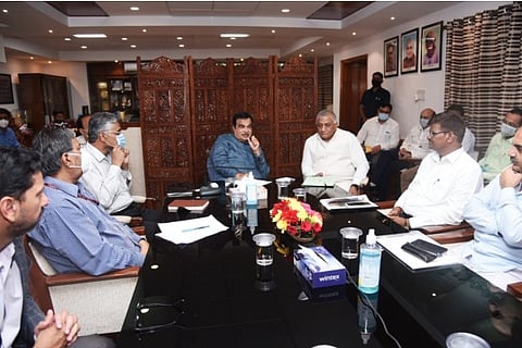 Union Minister Nitin Gadkari with contractors of NH Projects in Tamil Nadu (Image: Twitter)