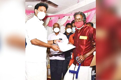 School Education Minister Mahesh Poyyamozhi distributing welfare assistance to the beneficiaries.