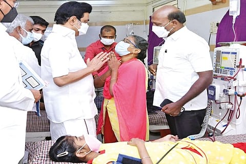 CM MK Stalin consoles the mother of Janani, who is undergoing treatment for renal failure