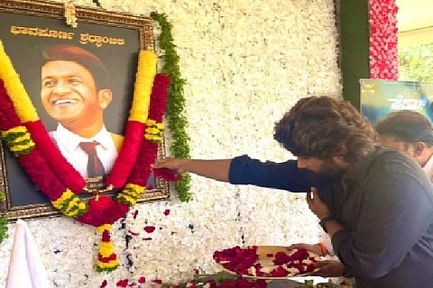 Allu Arjun paid a visit to late beloved Kannada actor Puneeth Rajkumar's home