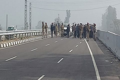 Visuals of the five-member committee on the flyover in Ferozepur (Photo:ANI)