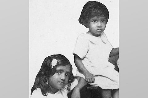 Lata Mangeshkar and Asha Bhosle (Image source: Instagram)