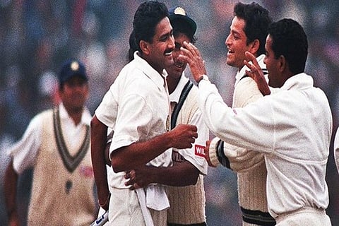 Kumble celebrates after taking ten wickets against Pakistan (Photo/ ICC Twitter)