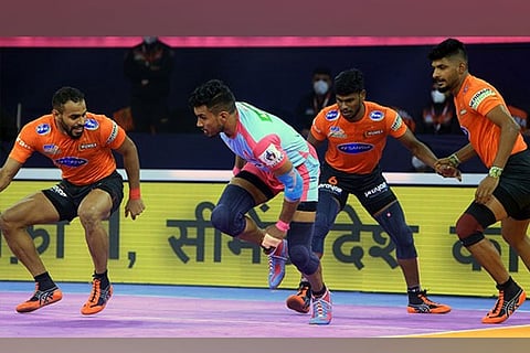 Jaipur Pink Panthers raider Arjun Deshwal attempts a raid against U Mumba