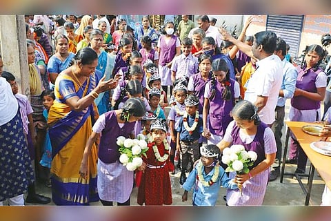 Children of Panchayat Union Middle School in Tiruchy welcomed by teachers and seniors