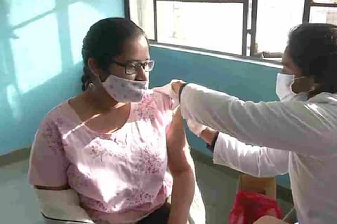 A health worker administers vaccine to a woman (Photo credit: ANI)