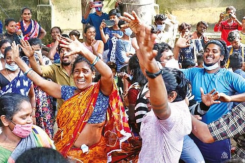 MLA Paranthaman handed over government order alloting houses and recipients dancing in celebra