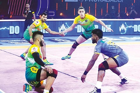 Ajinkya Pawar (in blue) on raiding duties for Tamil Thalaivas against Patna Pirates