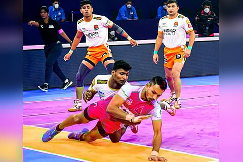 Fiery scene from last night's encounter between Panthers and Paltans. Image: Twitter - @ProKabaddi