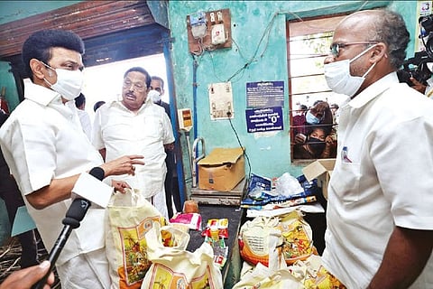 Stalin making a surprise check on city ration shops as minister Duraimurgan looks on