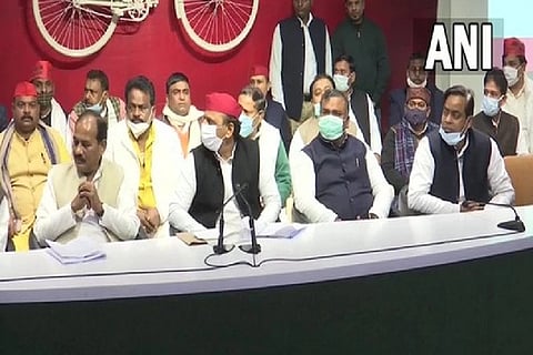 Samajwadi Party leaders with party chief Akhilesh Yadav (Source: ANI)
