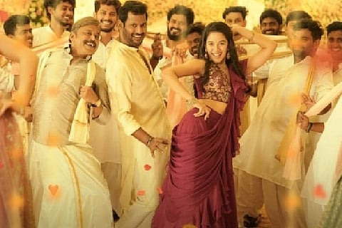 Still from 'Tum Tum' song.