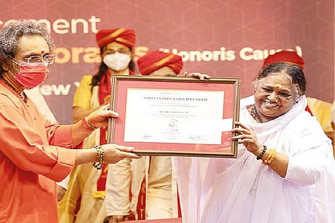 Spiritual leader Sri Mata Amirtanandamayi conferring Amrita University?s first Honorary Doctorate