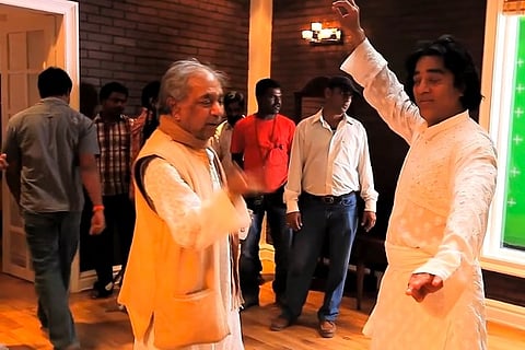 Pandit Birju Maharaj teaching Kamal Haasan (Screengrab)