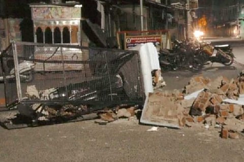 The damaged Periyar statue. Image Courtesy: Daily Thanthi