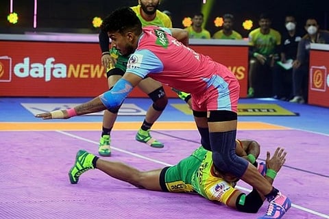 Jaipur Pink Panthers' Arjun Deshwal attempts a raid against Patna Pirates (Image Courtesy: ANI)