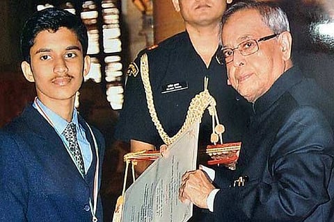 Arjun receiving an award from the President