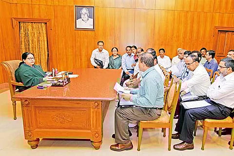CM Jayalalithaa reviews rain relief works in Tamil Nadu