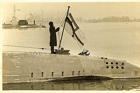 Indian Naval Ensign going up for the first time on Kalvari