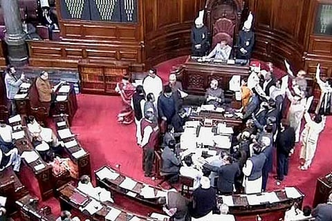 Cong, BJP clash in LS over withdrawal of invite to Kerala CM