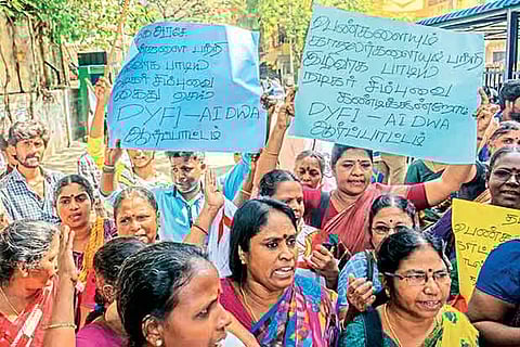Protestors gathered in front of the Simbu?s house in T Nagar demanding his arrest