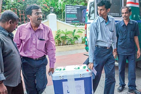 The heart harvested at CMC being brought to Fortis Malar (Photo: Justin George)