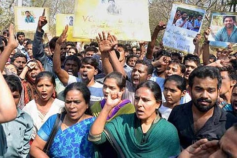 Dalit scholar suicide: Blame game grows, stir reaches Karnataka