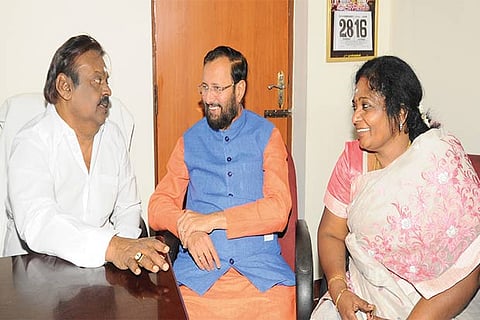 Vijayakanth with Prakash Javadekar and state BJP president Thamizhisai Soundarrajan (Photo: J Gnana)