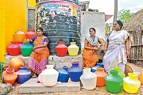 Women wait for the Merto Water tanker to fill buckets with drinking water (Photo: Justin George)