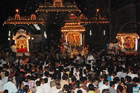 File photo of pilgrims at Tiruvanamalai during Girivalam