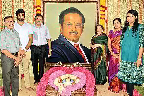 S Balasubramanian Adityan and his family pay their respects to Dr. B. Sivanthi Aditanar