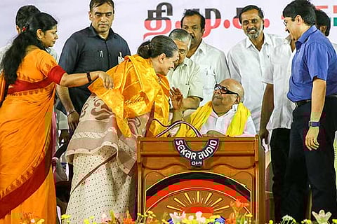 Sonia Gandhi greets M Karunanidhi (Photo: Justin George)