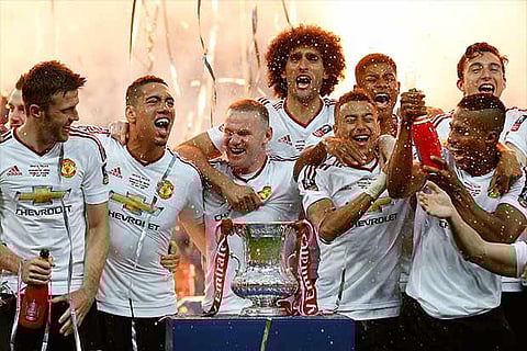 Manchester United players celebrate their FA Cup win after beating Crystal Palace 2-1