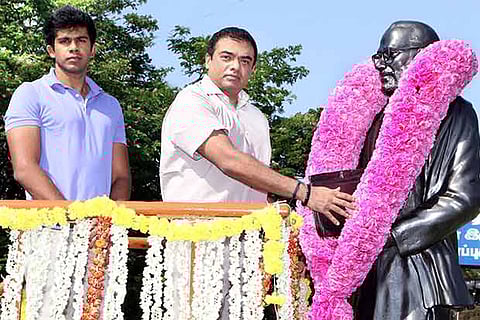 S Balasubramanian Adityan of Daily Thanthi Group and his son B Sivanthi Adityan paying respects