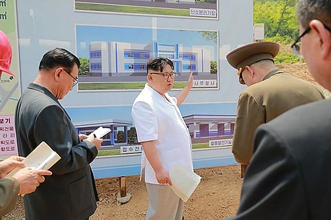 North Korean leader Kim Jong-Un (C)