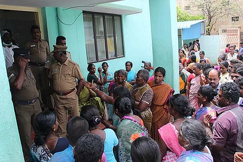 Gurumoorthy?s relatives stage a protest at the Government Rajaji Hospital