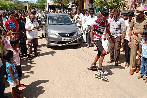 Rajan Babu pulling a sedan with his mouth at Kovilpatti