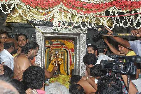 Special poojas being performed to Dhakshinamoorthy at the Alangudi temple