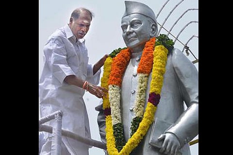 Former Puducherry CM N Rangasamy putting a garland on the statue of ex-CM Edouard Goubert
