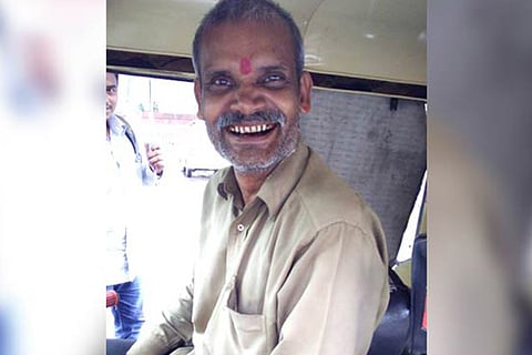 Act of kindness by auto-rickshaw driver wins hearts on social media
