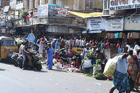 Hawkers encroaching on the NSC Bose Road despite warning