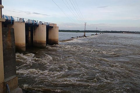Mettur water flows into Mayanur