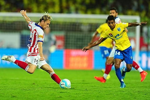 Javi Lara Grande of Atletico de Kolkata in action against Kerala Blasters during their ISL match