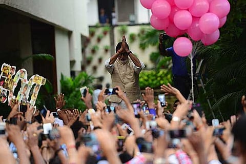 Big B turns 74, trends on social media