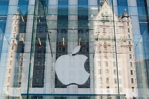 Apple logo on the Apple store on 5th Avenue in New York