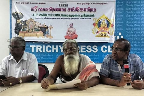 Gomadam Sadagopachariyar addressing the press in Srirangam