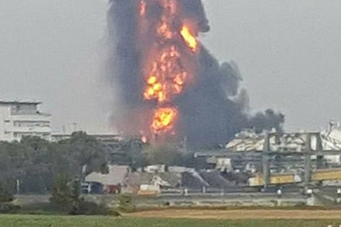 A long column of smoke emerges from the Chemical plant of the BASF site in Ludwigshafen, Germany