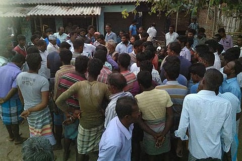 Fishermen involved in an argument with officials of Fisheries Department at Rameswaram