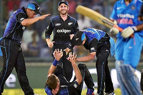 New Zealand players rejoice after taking MSD's wicket