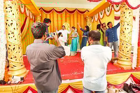 Bride, groom and others freeze as a part of Mannequin Challenge